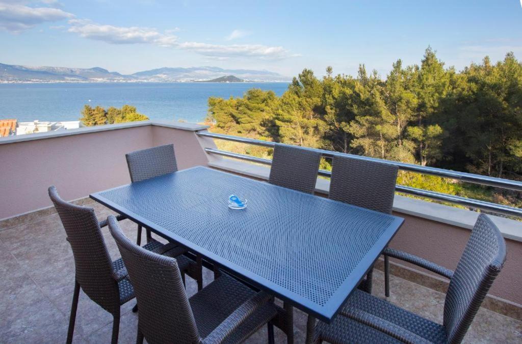 Apartments Panorama With Seasonal Pool Слатине Екстериор снимка
