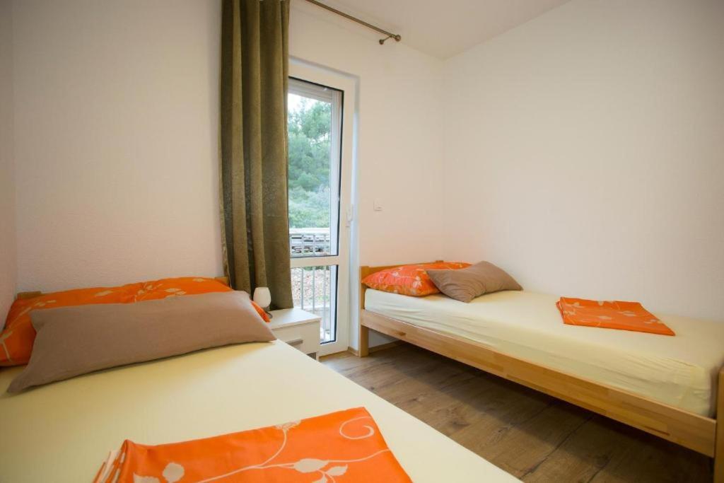 Apartments Panorama With Seasonal Pool Слатине Екстериор снимка