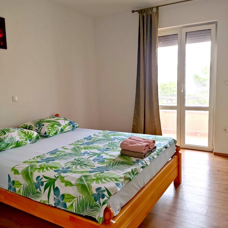 Apartments Panorama With Seasonal Pool Слатине Екстериор снимка
