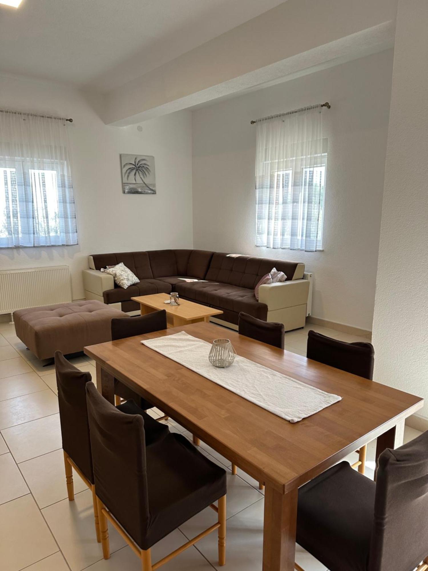 Apartments Panorama With Seasonal Pool Слатине Екстериор снимка